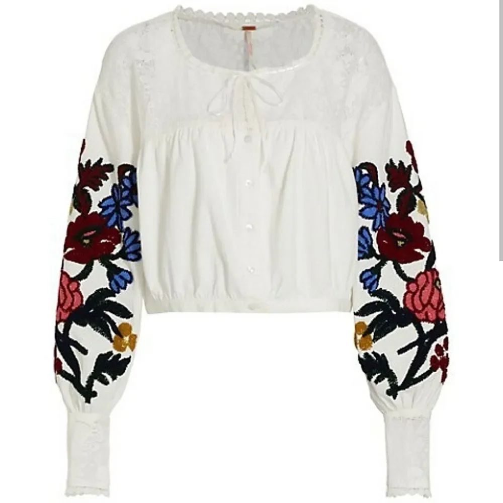 🍒NWT🍒 FREE PEOPLE EMBROIDERED SLEEVES BOHO TOP